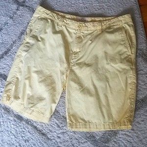 - Original vintage weatherproof yellow men's shorts size 40W